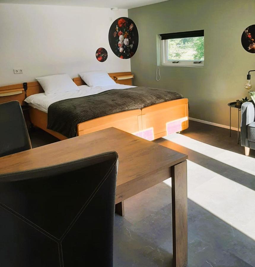Grutsk Op 12 Bed & Breakfast ดราคเตน ภายนอก รูปภาพ